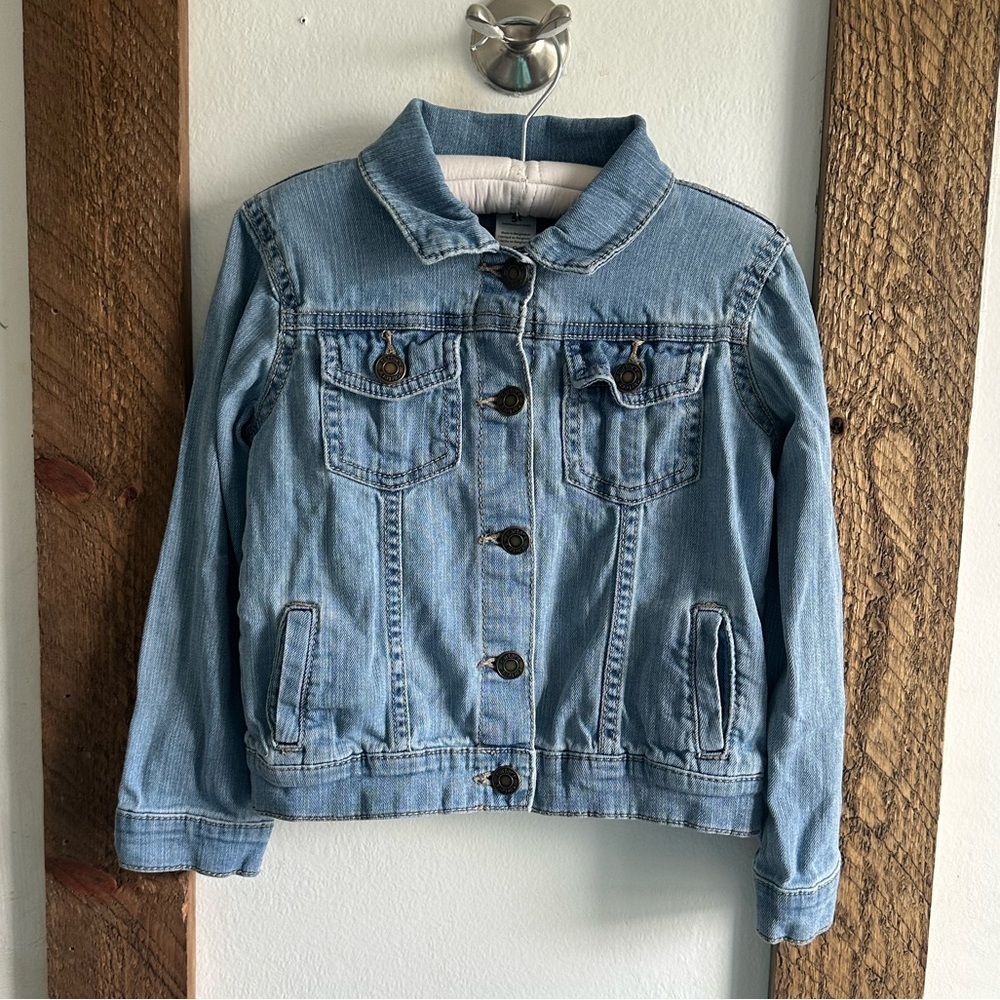 Carter’s 5T Girls Jean Jacket Like new 
Like new